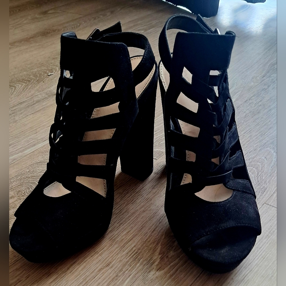 SOLD: Bar III Women's Size 8 Med Black Faux Velvet Ankle Strappy Block Heel